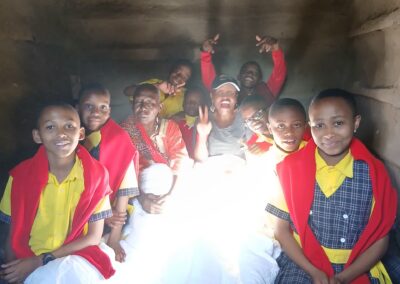 Msaada kwa bibi uliofanywa na Upendo Friends Schoo8